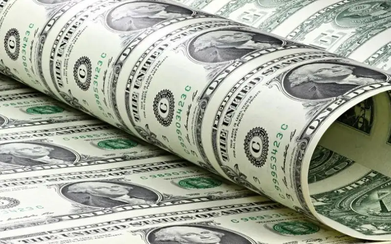 عضو بالمركزي الأميركي يتوقع خفض الفائدة