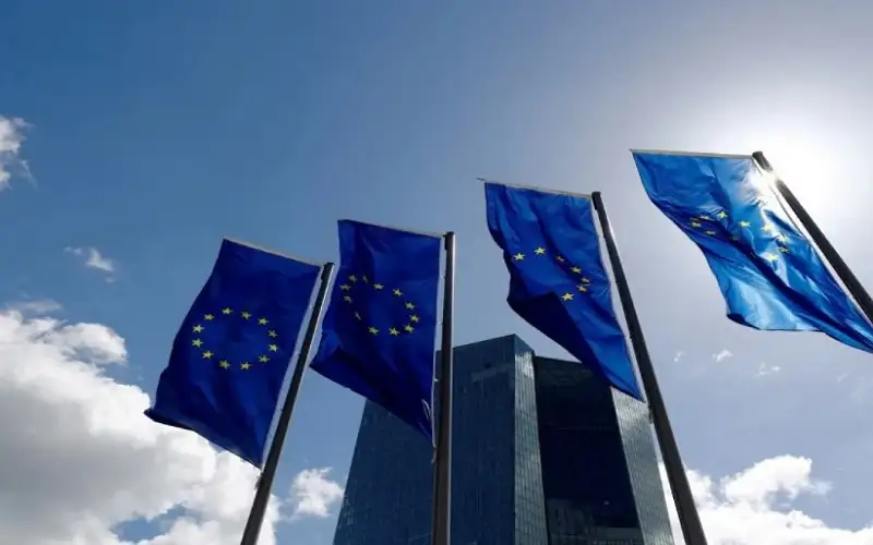 الاتحاد الأوروبي يفرض قيودا على التأشيرات