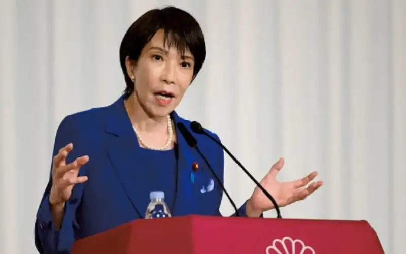 رئيسة وزراء اليابان تعتزم خفض راتبها