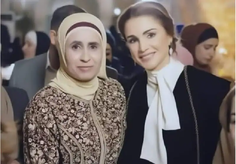 الملكة رانيا في قمة عالم شاب