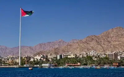 القبض على شخص طلب أموالا من