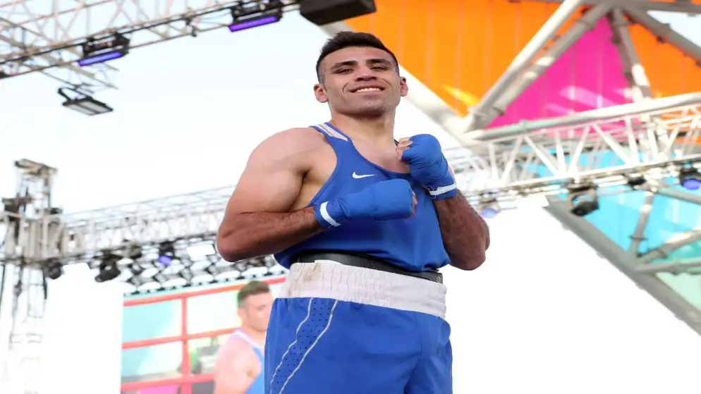 الملاكم عشيش يتأهل لنصف نهائي التضامن