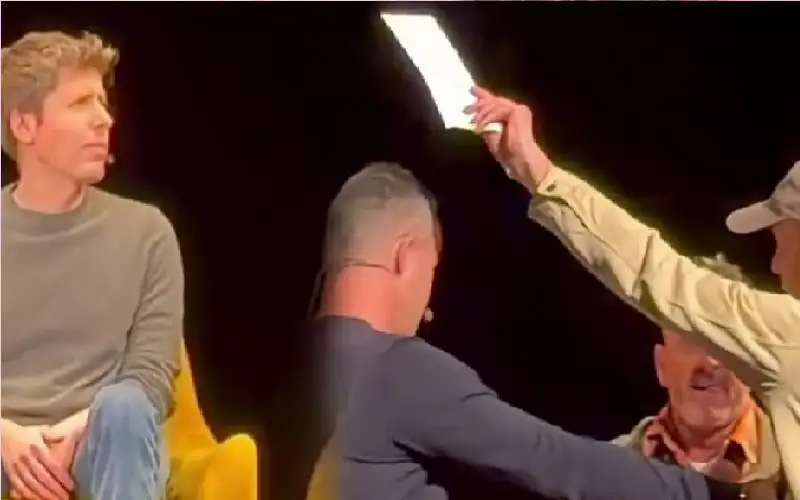 موقف محرج لسام ألتمان على الهواء..