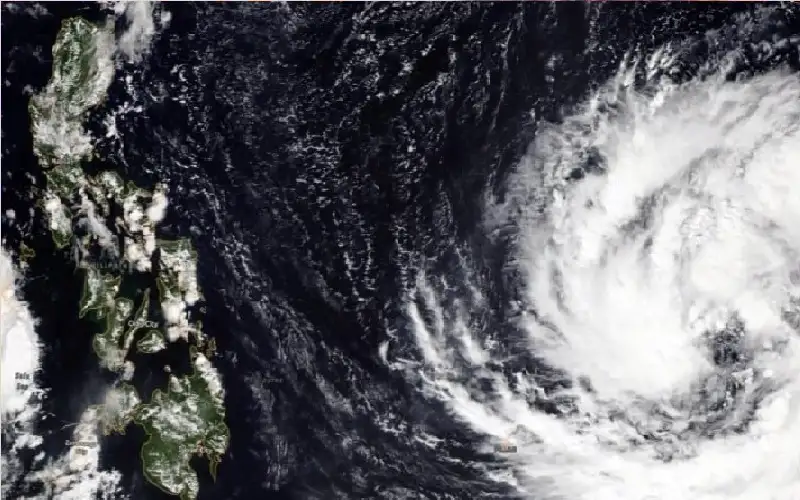 إعصار فونغ وونغ يضرب لوزون.. الفلبين