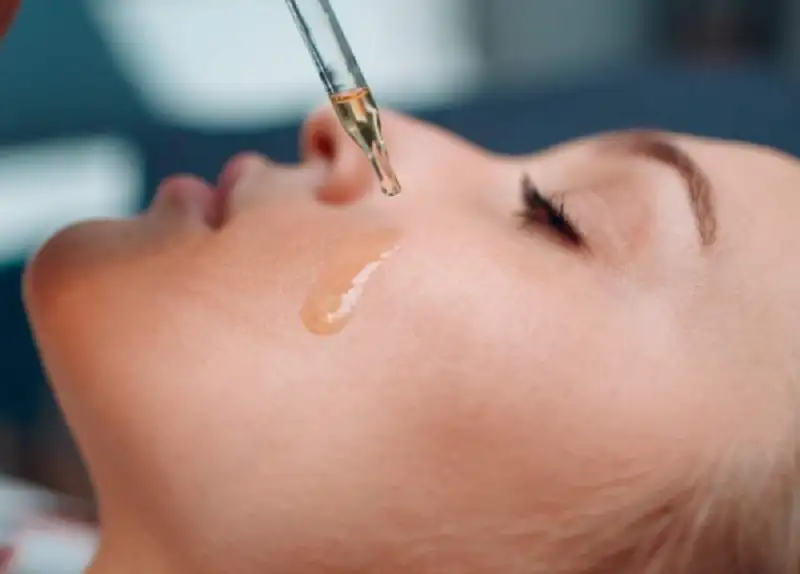 القرنفل .. كنز طبيعي لبشرة نقية