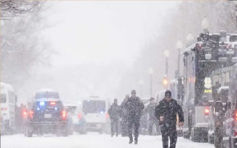 أمريكا تتأهب لعاصفة ثلجية كثيفة.. وخبراء