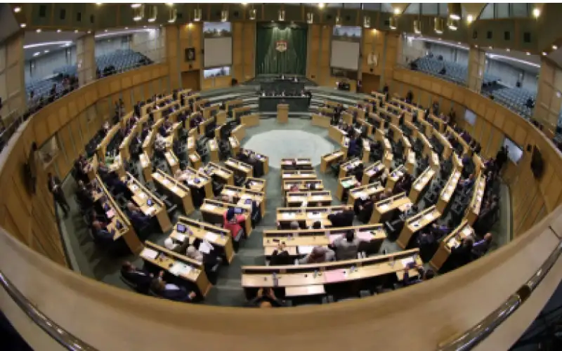 مصدر نيابي: نقل زوج نائب للأمانة