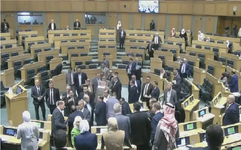 رئيس مجلس النواب يرفع الجلسة بعد