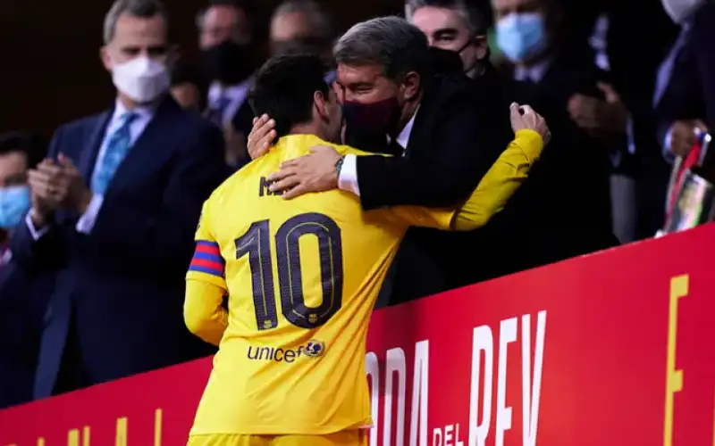 رئيس برشلونة يغلق الباب أمام ميسي: