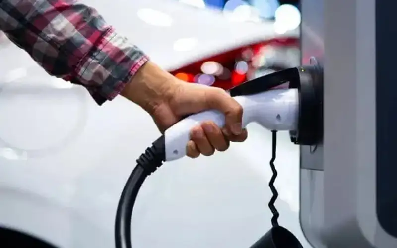 تحذير مهم للأردنيين اصحاب السيارات الكهربائية