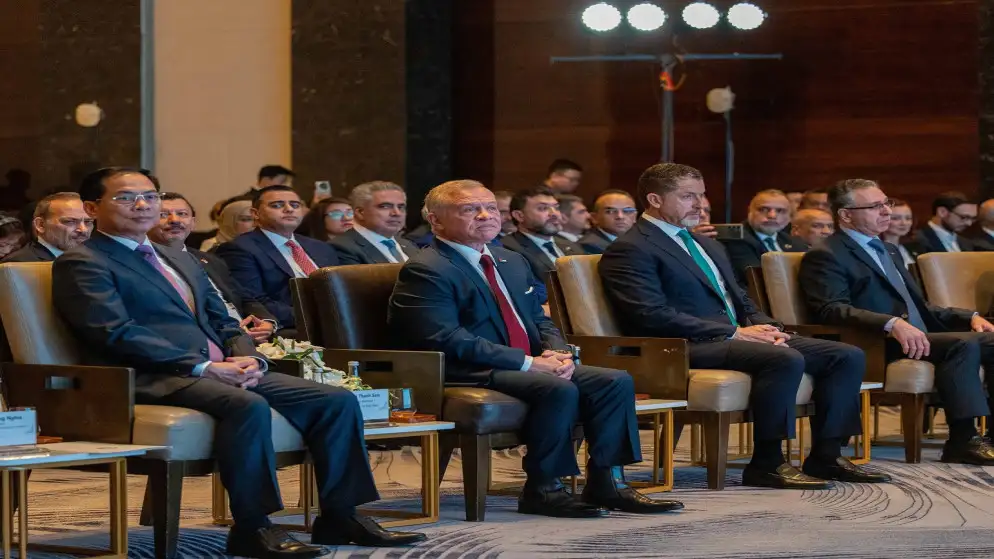 الملك يحضر الجلسة الافتتاحية لملتقى الأعمال