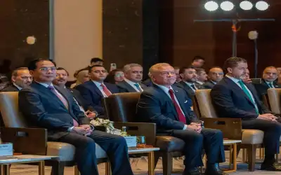 الملك يحضر الجلسة الافتتاحية لملتقى الأعمال