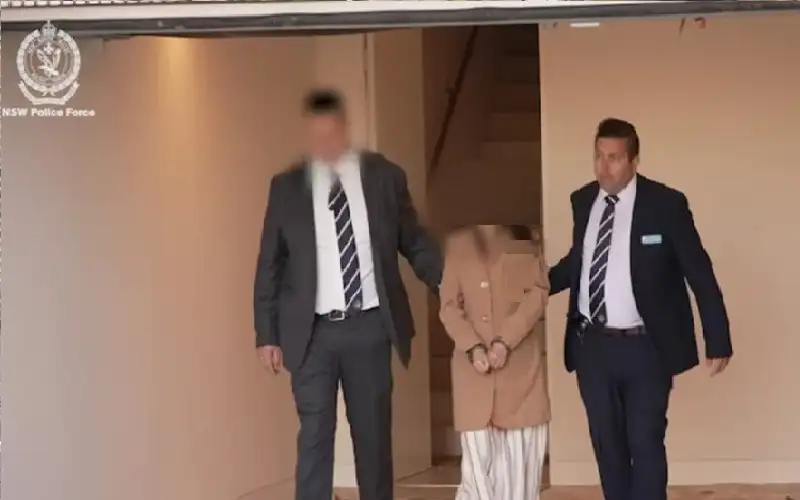 اعتقال عرافة بتهمة الاستيلاء على 70