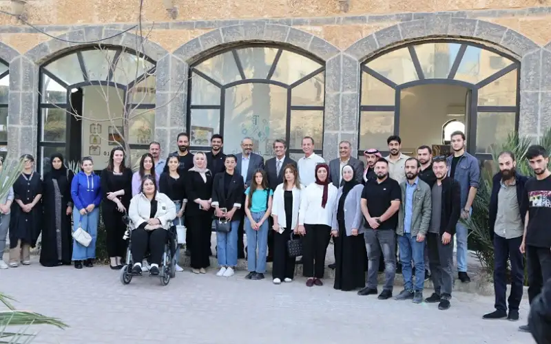 وزير الشباب يلتقي شباب وشابات الأزرق