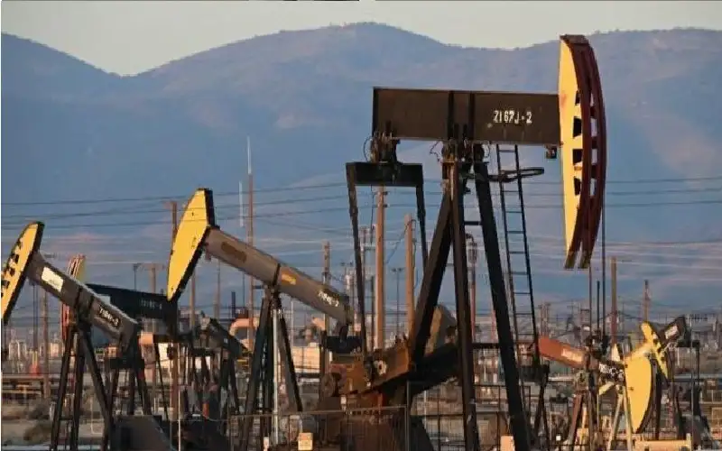 سعر النفط يقفز بأكثر من 2%