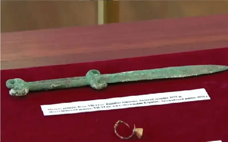 سيف عمره 2500 عام