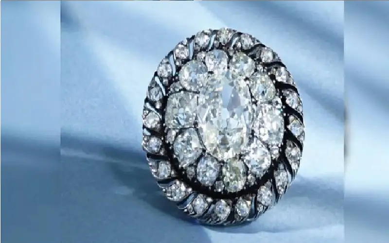 4.4 ملايين دولار لقاء بروش مرصع