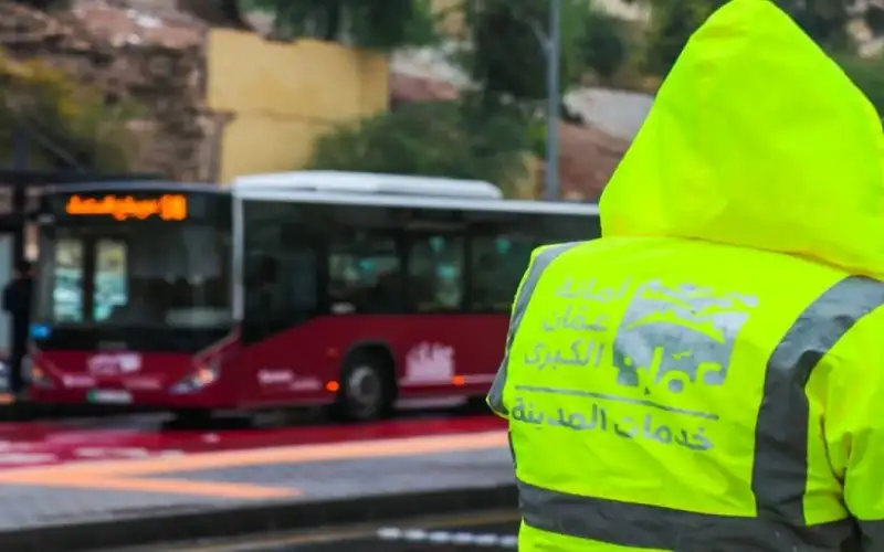 أمانة عمان: انزلاق حافلة عمومية دون