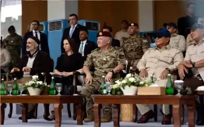 الملك والرئيس الإندونيسي يحضران تمرينا عسكريا