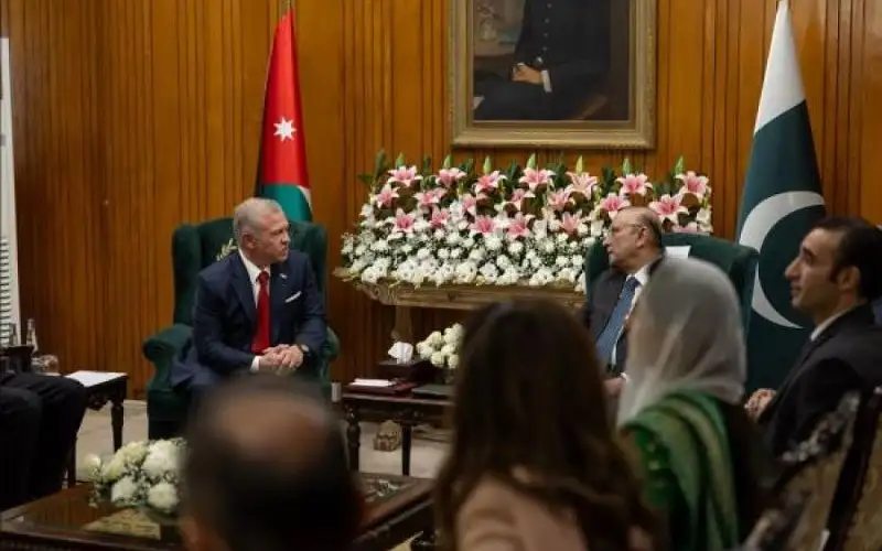 الملك والرئيس الباكستاني يعقدان مباحثات في