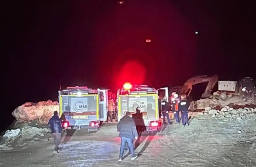 فرق الإنقاذ تطلق عمليات بحث عن