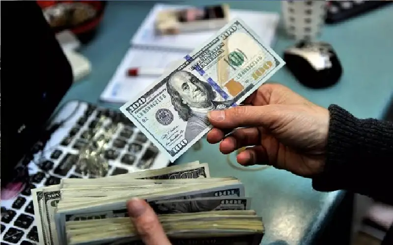 الدولار يسجل أعلى مستوى له في