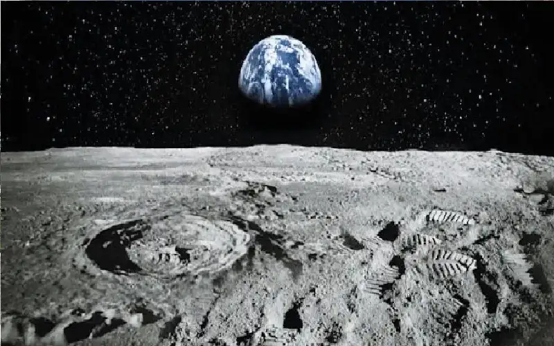 أكاسيد الحديد في تربة القمر