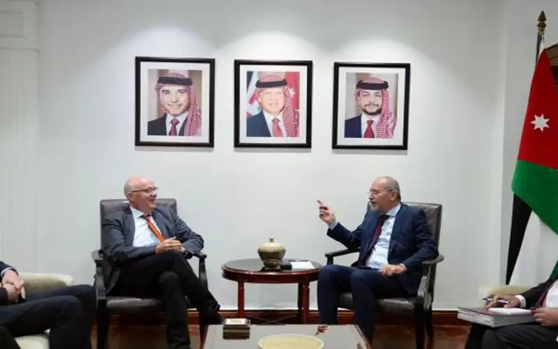 الصفدي يلتفي رئيس المجموعة الناطقة بالعربية