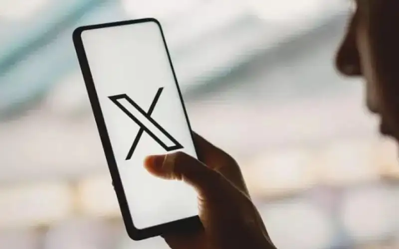 عودة منصة X وموقع تشات جي