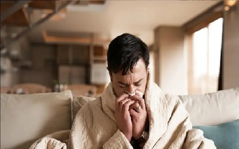 علامات تعني الإصابة بكوفيد وليس نزلة