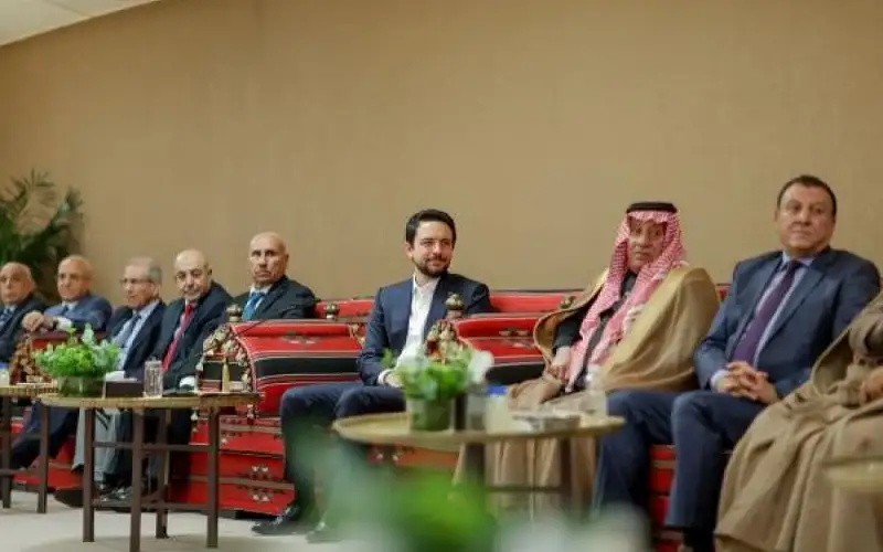 ولي العهد يلتقي وجهاء وممثلين عن