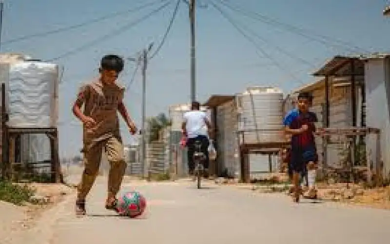 أكثر من 470 ألف لاجئ وطالب