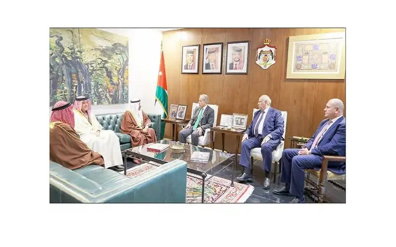 رئيس الوزراء يلتقي رئيس مجلس الشورى