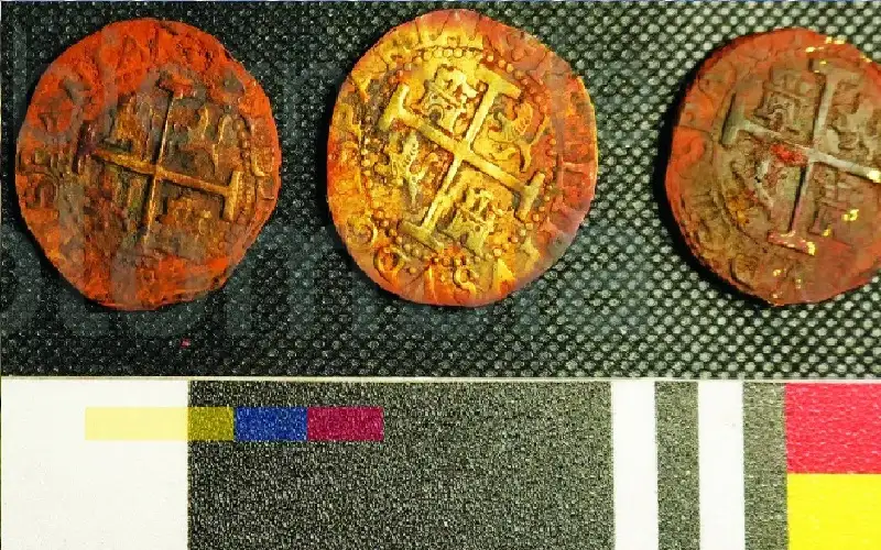 انتشال أولى لقى سفينة غارقة منذ