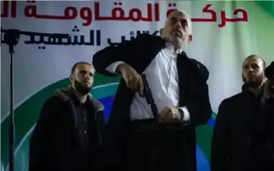 قيادي في حماس: سلاح المقاومة خط