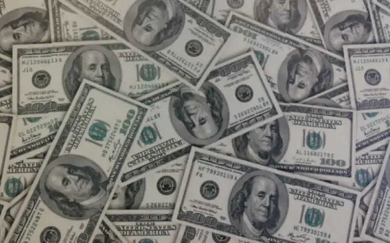 رجل يخسر ثروته السرية بعد 16