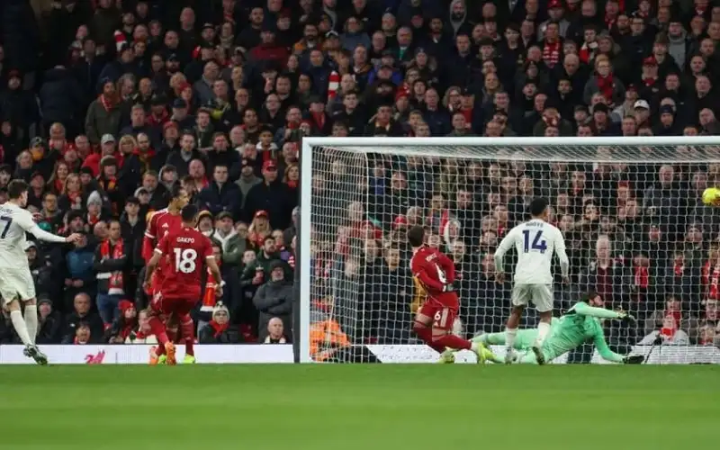 ليفربول يسقط بثلاثية في أنفيلد ..