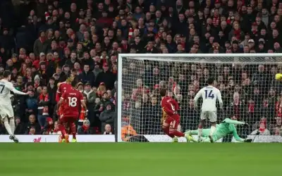 ليفربول يسقط بثلاثية في أنفيلد ..