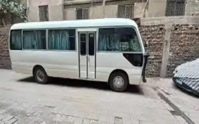 ضبط حدث يقود باص “كوستر” في