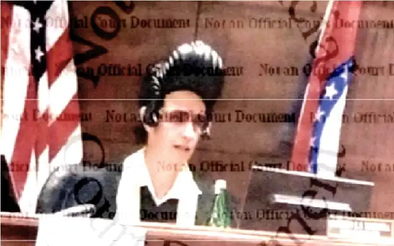 مهووس بإلفيس بريسلي.. تصرفات غريبة من