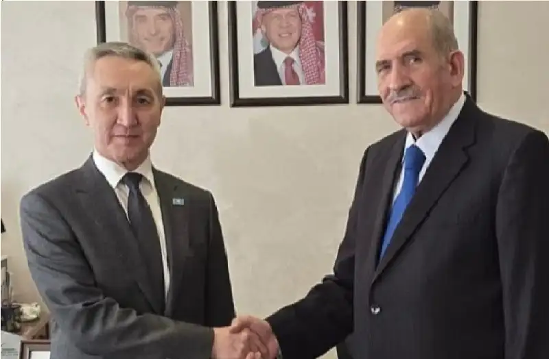 الذنيبات يبحث مع السفير الكازاخستاني تعزيز