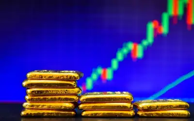 الذهب ينخفض متأثرا بارتفاع الدولار