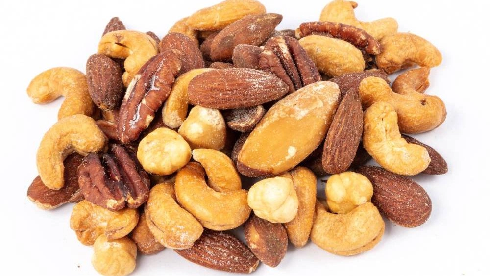 المكسرات المالحة.. . هل تسبب احتباس