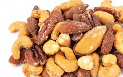 المكسرات المالحة.. . هل تسبب احتباس
