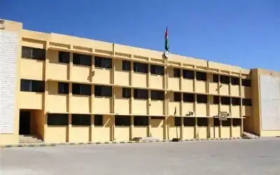 الحكومة: البدء بإنشاء 19 مدرسة في