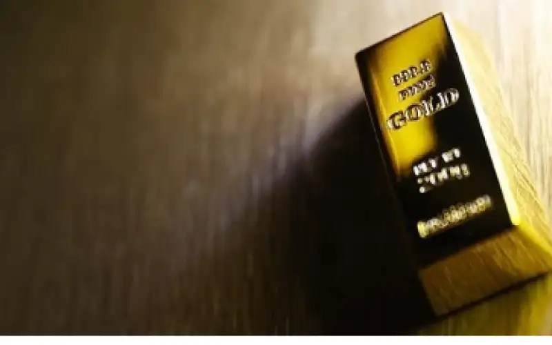 الذهب يتراجع مع استبعاد خفض الفيدرالي