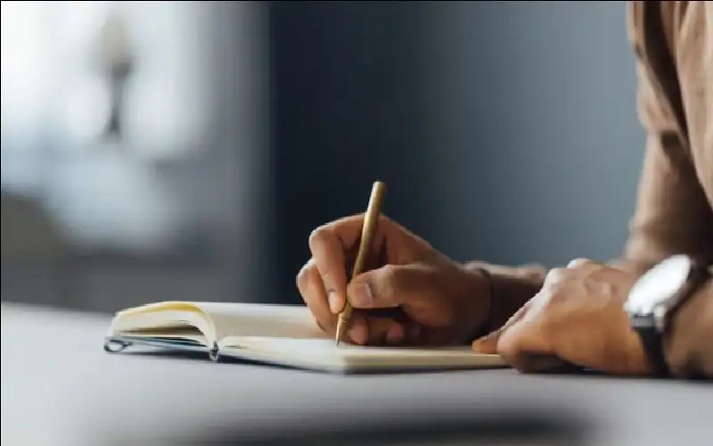 الكتابة تساعد على بناء مرونة العقل