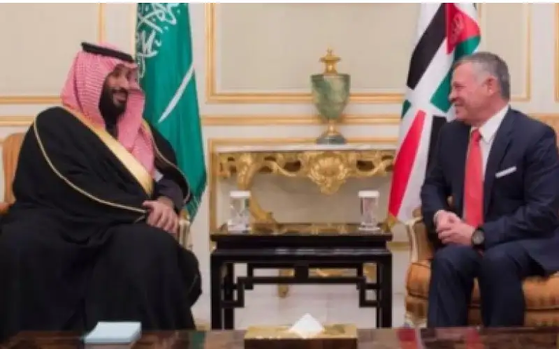 الملك يجري اتصالا مع ولي العهد