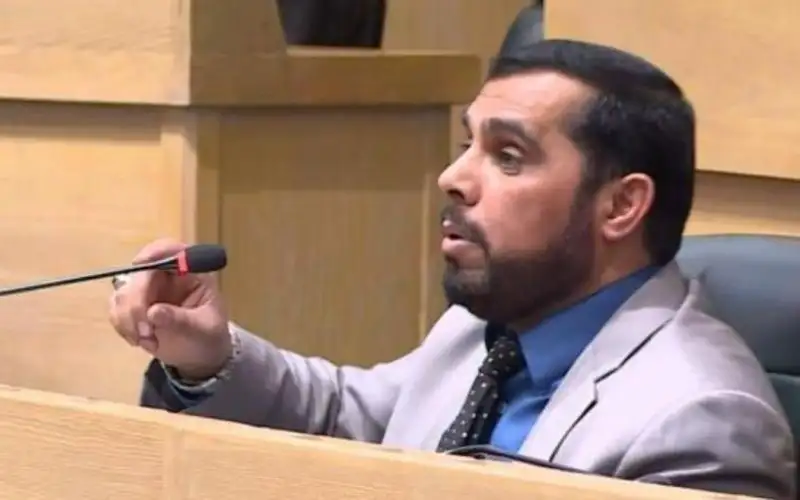 المشاقبة يستقيل من لجنة الإعلام النيابية