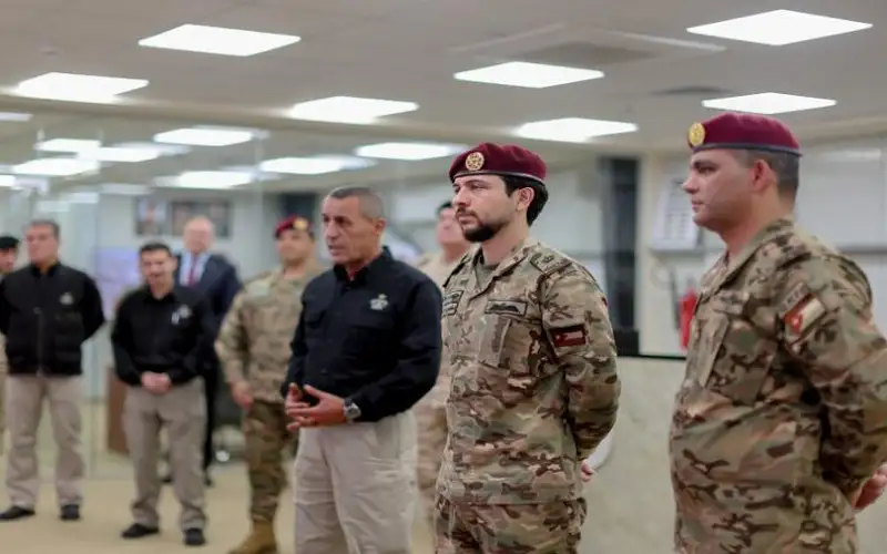 ولي العهد يفتتح غرفة القيادة والسيطرة